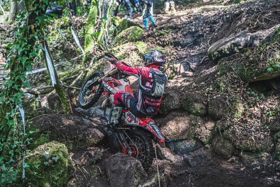 Francesc Moret, Eric Miquel AND Chugg Radford COMPLETE A DEMANDING EXTREME XL LAGARES