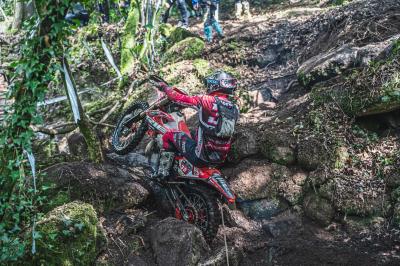 Francesc Moret, Eric Miquel AND Chugg Radford COMPLETE A DEMANDING EXTREME XL LAGARES