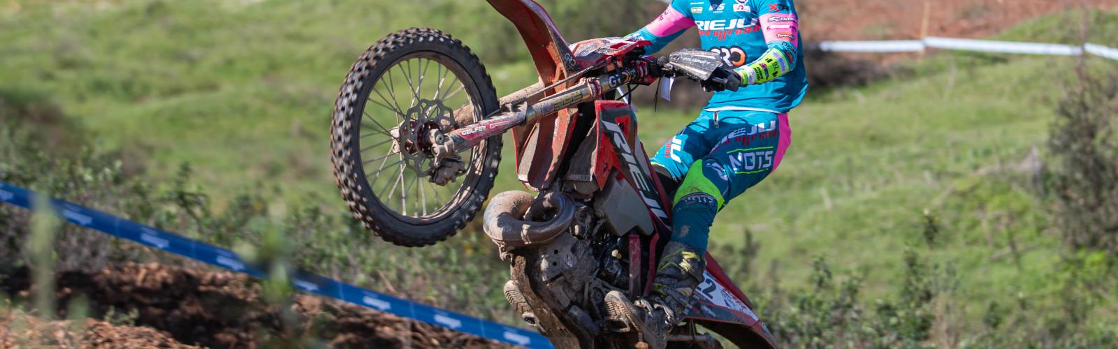 THE SPANISH ENDURO CHAMPIONSHIP KICKS OFF WITH POSITIVE RESULTS FOR THE RIEJU FACTORY TEAM AND FAMILY&FRIENDS