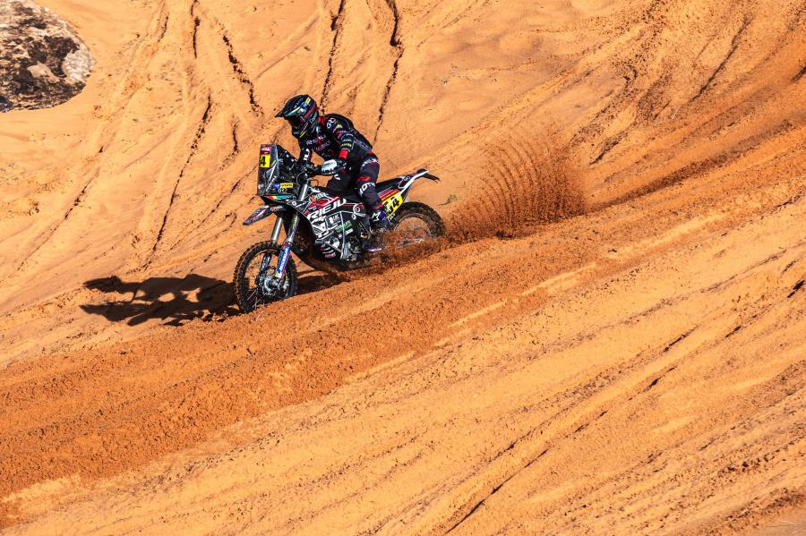 EL RIEJU TEAM COMPLETA UNA POSITIVA ETAPA OCHO DEL DAKAR