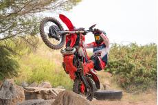 11-RIEJU-27-MR-HARD-06180-6a9ed46578499.jpg