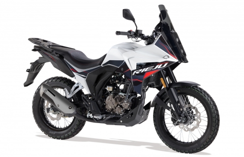 AV125_w.jpg