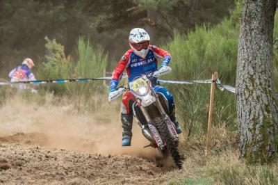 EL RIEJU RACING TEAM SIGUE A BUEN RITMO EN UNOS EXIGENTES Y COMPETITIVOS ISDE EN FRANCIA