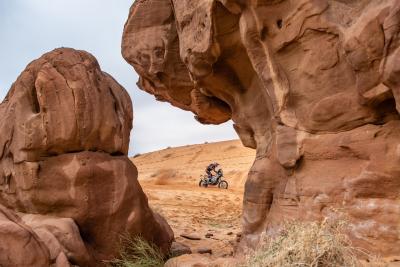 SUPERADA LA ETAPA QUE PASARÁ A LA HISTORIA EN EL DAKAR DE ARABIA